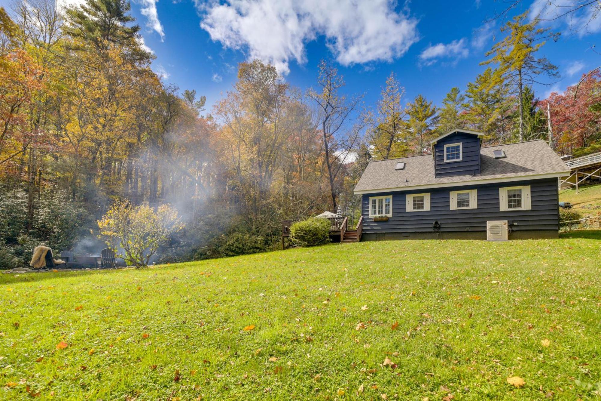 Enchanting Highlands Cottage With Pond And Falls! Exteriör bild